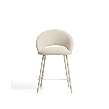 Taburete Bonali en chenilla beige con patas de metal beige. Certificación FSC Mix. 65 cm.