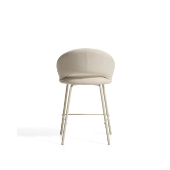 Taburete Bonali en chenilla beige con patas de metal beige. Certificación FSC Mix. 65 cm.