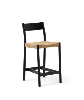 Taburete Yalia con respaldo de roble macizo acabado negro y asiento de cuerda de 6 cm