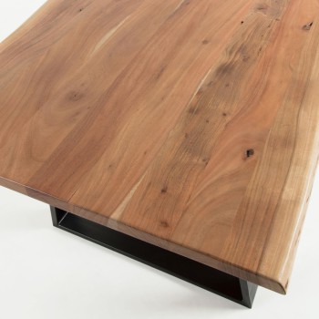 Mesa Alaia en madera maciza de acacia con acabado natural