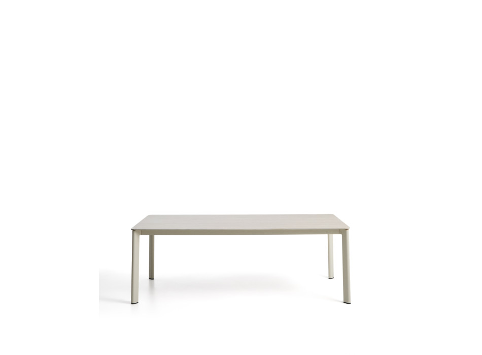 Mesa Anafi de piedra sinterizada y aluminio crudo, 220 x 100 cm