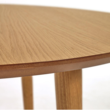 Mesa redonda extensible Oqui en chapa de roble Ø120